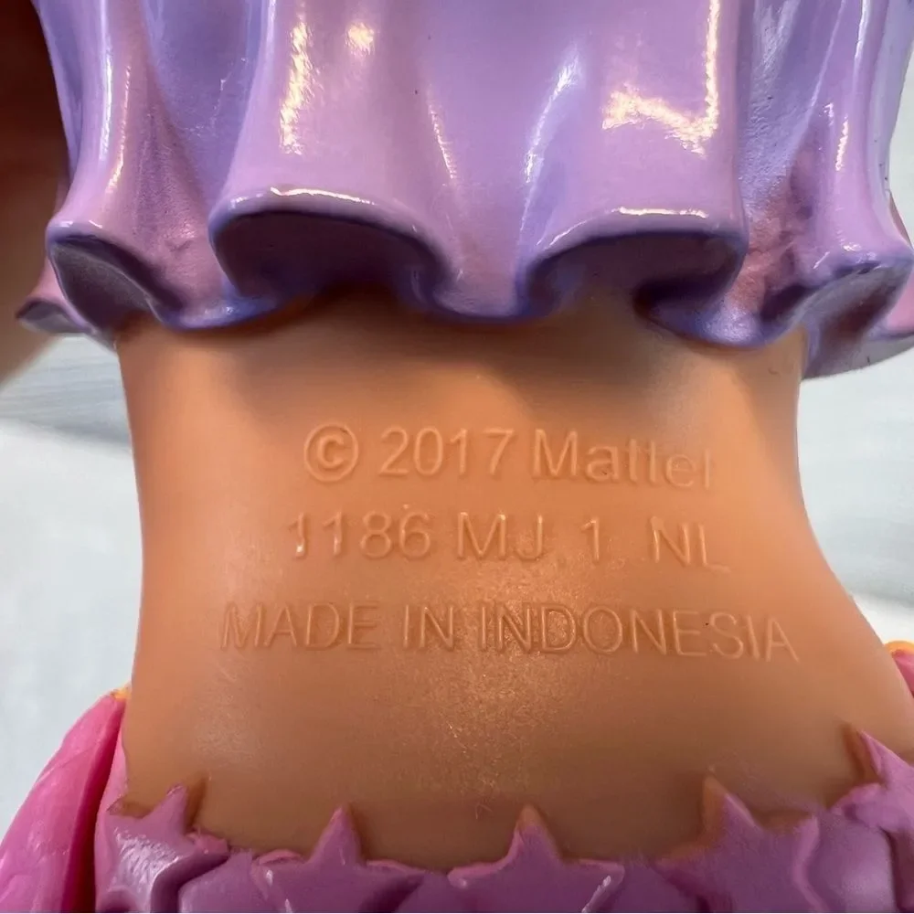 2017 Barbie Dreamtopia Mermaid Doll Pink Swim Bath Time